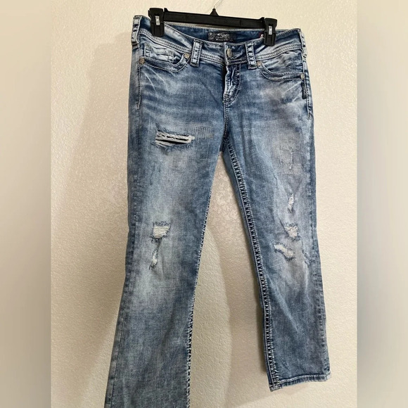 Silver Suki Distressed Mid Capri Jeans - Picture 1 of 11